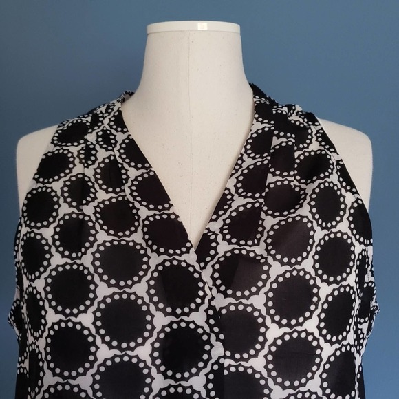 Banana Republic Factory Geometric Print Shell - Picture 2 of 5